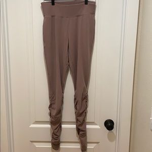 Alo yoga solar sweatpants in Smokey quartz